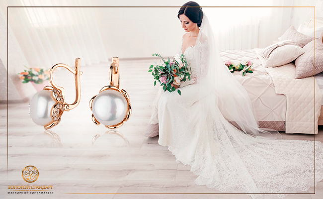 Сережки з білими перлами підкреслять ніжність та красу дівчини Весільні сережки з перлами у каталозі ювелірного магазину «Золотий Стандарт»